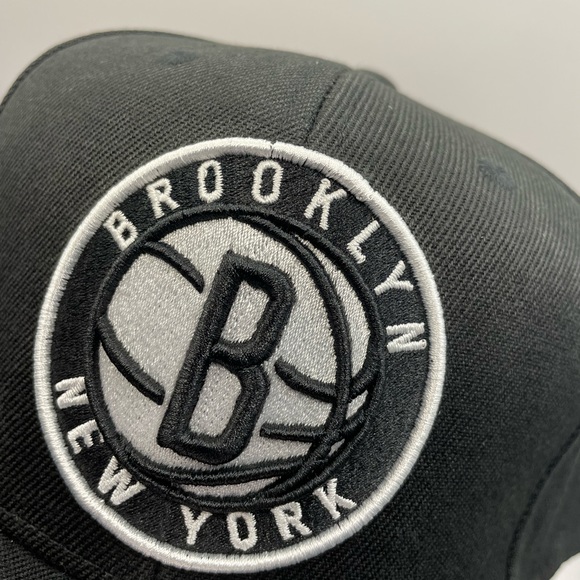 Mitchell Ness Brooklyn Nets Snapback Hat Black White NBA Basketball BRAND NEW - Picture 4 of 6